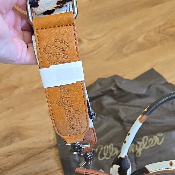 Wrangler Brown and White Cow Print Tote NWT - Picture 3 of 4